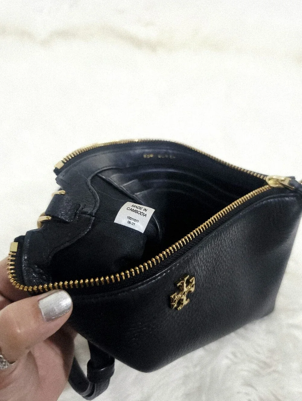 Tory Burch Black Pebbled Leather Crossbody Bag Gold Logo Adjustable Strap